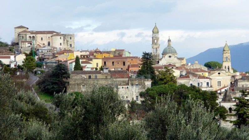 Regioni, sta scomparendo il Molise ma il governatore &egrave; in buona salute