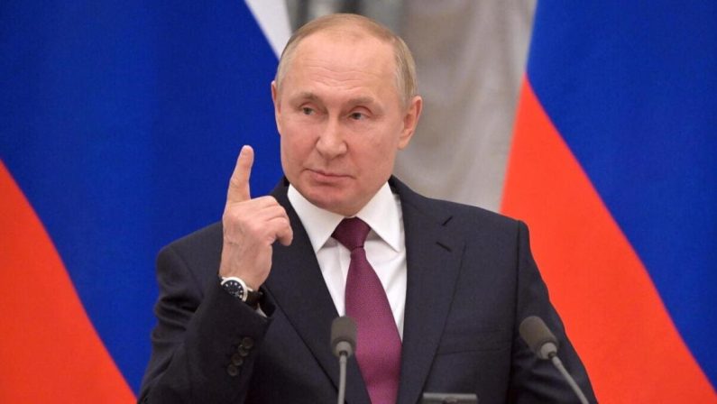 Il delirio di Putin: «L’Occidente vuole sterminarci come i nazisti»
