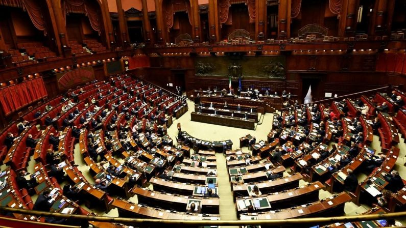 IL DEF SLITTA AD APRILE, MISURE DOPO IL SÌ DEL PARLAMENTO