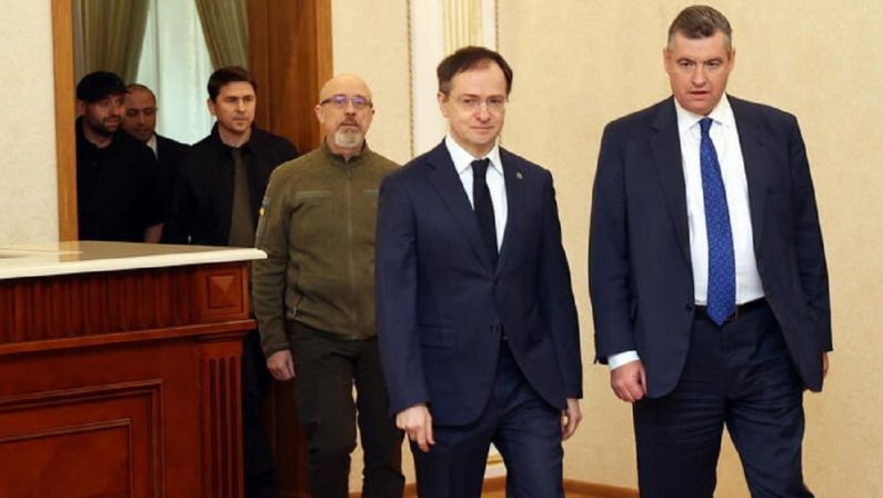 Trattativa difficile già al primo round: troppa asimmetria tra Putin e Zelensky