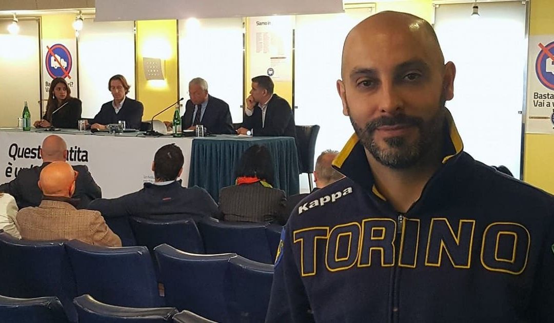 Domenico Garcea durante un'iniziativa a sostegno dell'allora candidato sindaco di Torino Osvaldo Napoli