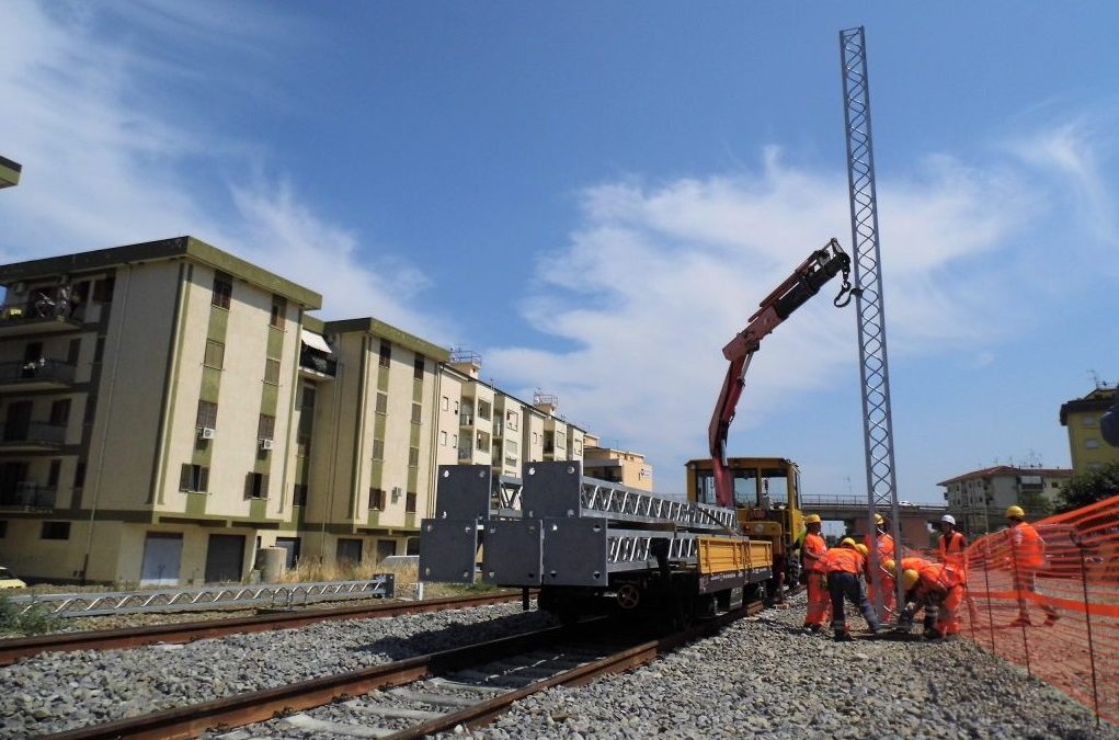 Lavori per l'elettrificazione sulla linea ionica