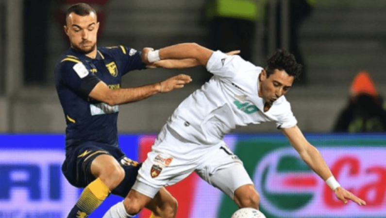 Serie B, Cosenza beffato a Frosinone: un rigore nel finale condanna i Lupi