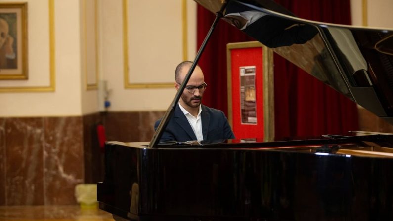 "Dentro i quadri di Debussy", il pianista Mattia Salemme in concerto a Cosenza - VIDEO