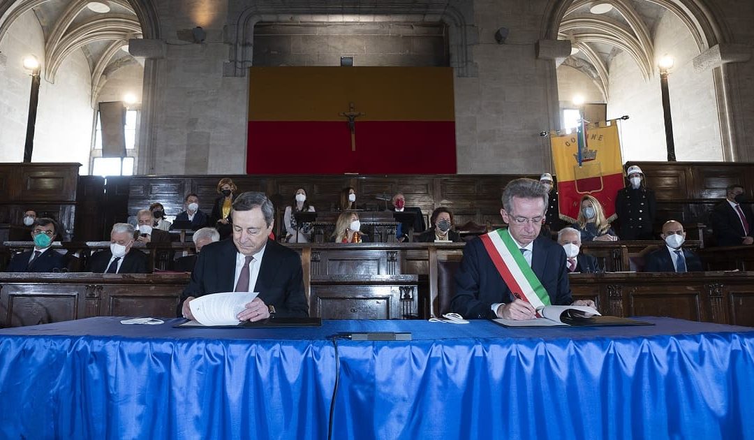 Draghi e Manfredi firmano il Patto per Napoli