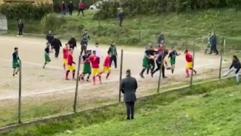 VIDEO - Terza categoria, rissa nel derby Cropani-Petronà
