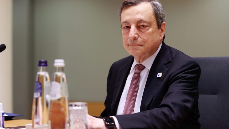 Draghi: “Guerra senza senso, Putin ponga fine alle ostilità”