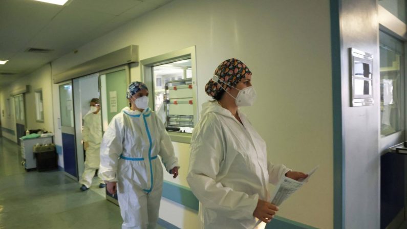 Covid, 73.212 nuovi casi e 202 decessi in 24 ore