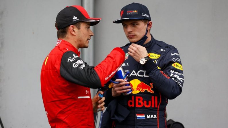 Formula 1, Verstappen vince la Sprint Race a Imola davanti a Leclerc