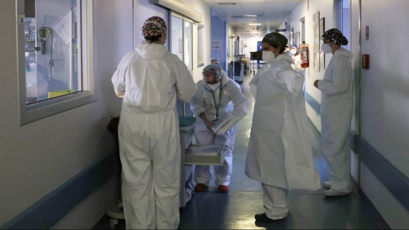 Coronavirus in Puglia, un morto e 631 nuovi casi