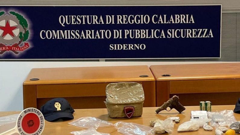 Pistola e droga trovati dalla polizia nel Reggino