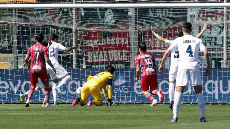 Serie B, Cosenza battuto 3-1 dalla Cremonese