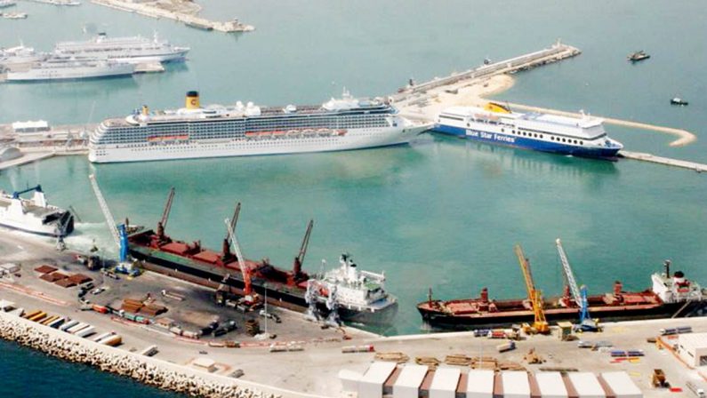 Nave ucraina ferma al porto di Bari, carenze di sicurezza