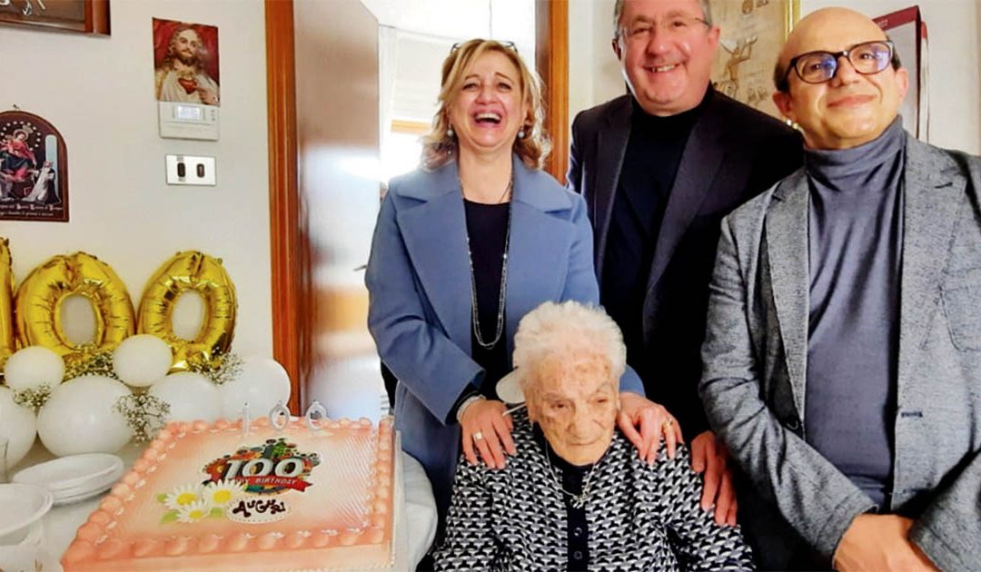 La signora Maria Luigia Merlino festeggiata per i suoi 100 anni
