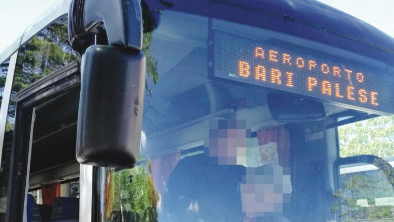 Turisti stranieri senza navetta per l'aeroporto, pessima figura