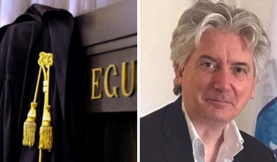 Una toga in un'aula di tribunale e Michele Nardi