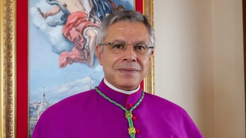 Il vescovo di Lamezia lascia dopo meno di tre anni: Mons. Schillaci andrà in Sicilia