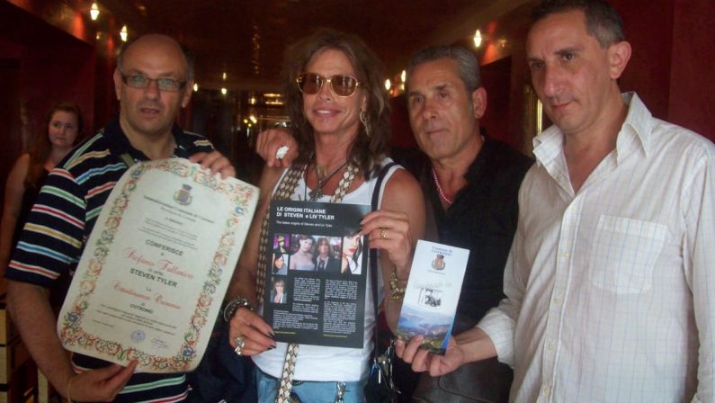 Cotronei, Steven Tyler scompare dal museo del rock