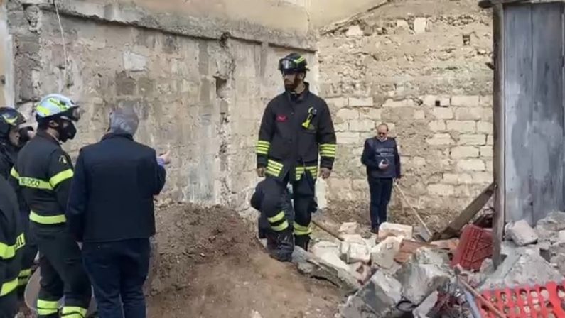 Bernalda, cinque indagati per il crollo del muro durante i lavori