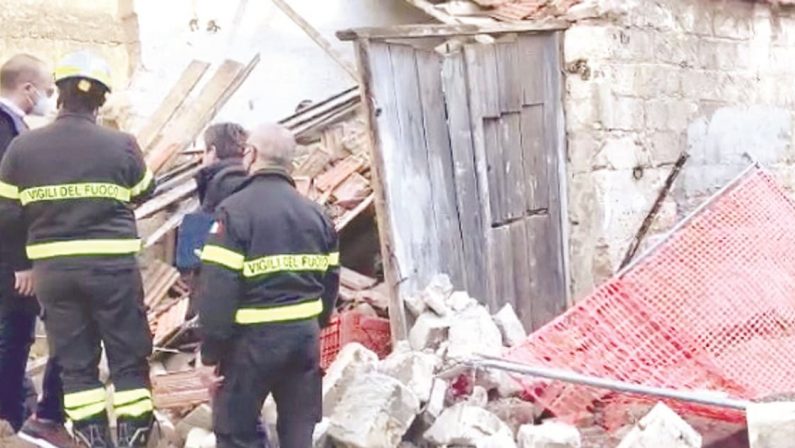 Bernalda, minorenne travolto nel cantiere. È grave