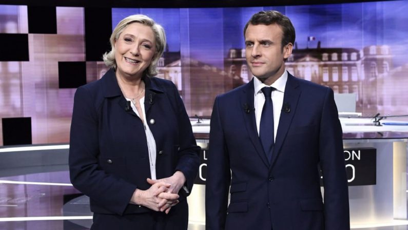 Francia al ballottaggio, Macron avanti su Le Pen. Melenchon: «Neanche un voto alla destra»