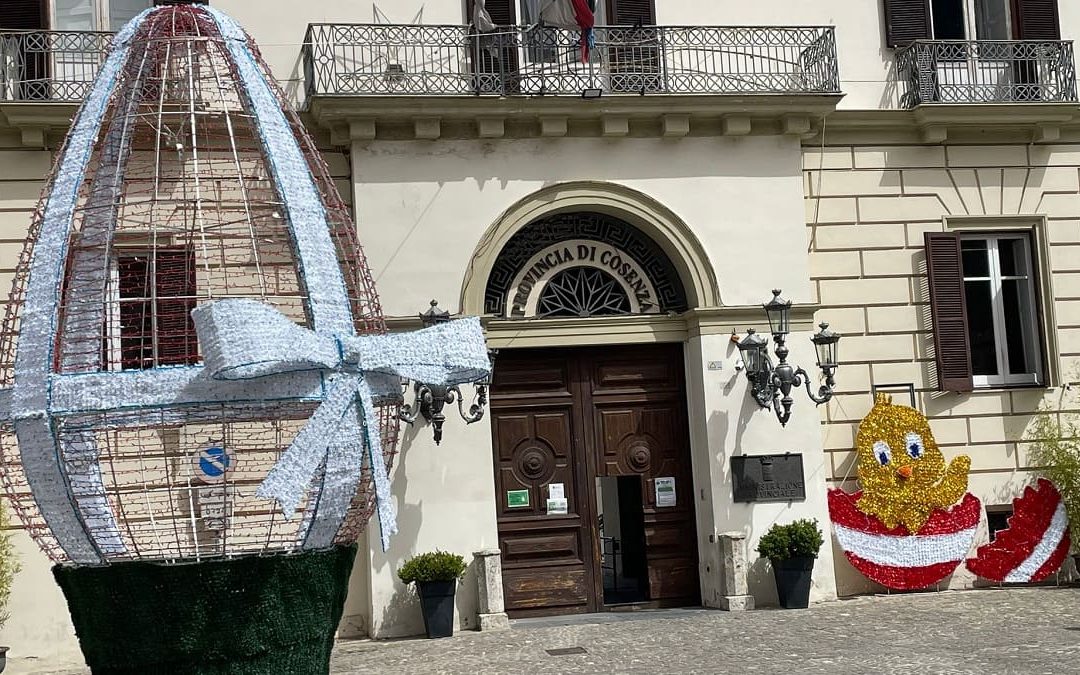 Le luminarie pasquali in piazza XV marzo