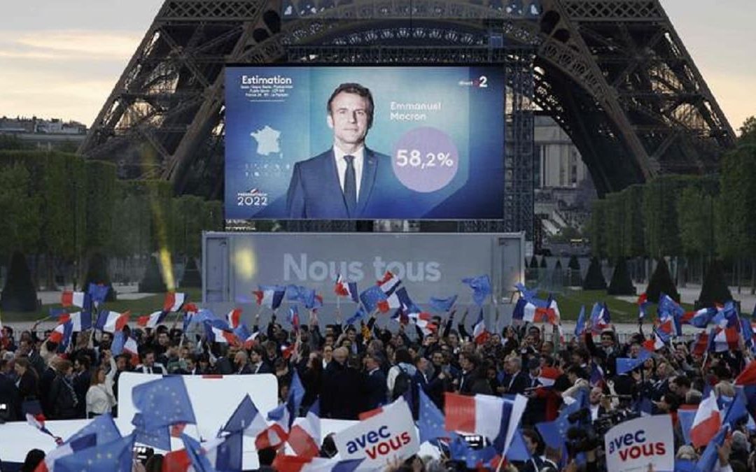 La festa dei sostenitori di Emmanuel Macron sotto la Tour Eiffel