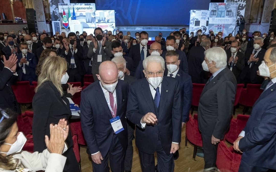 Il presidente della Repubblica, Sergio Mattarella, con il presidente di Unindustria, Angelo Camilli, all’assemblea dell’associazione