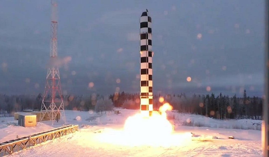 Il lancio del missile Sarmat