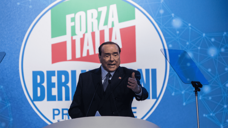 Silvio scarica Vladimir e "riscende" in campo: «Forza Italia è il futuro»