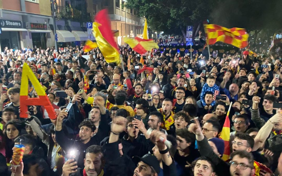 Tifosi in festa per le strade di Lecce (Foto: pagina Facebook U.S. Lecce)
