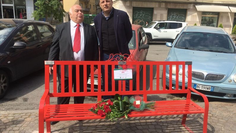 Una panchina rossa dedicata a Roberta Lanzino: iniziativa della Fim-Cisl a Cosenza