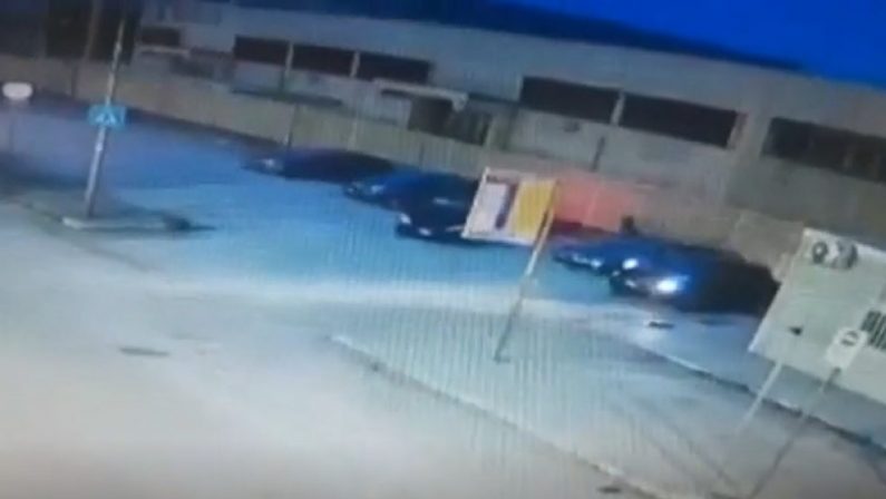 Omicidio davanti al carcere di Foggia, killer ripreso dalle telecamere di videosorveglianza