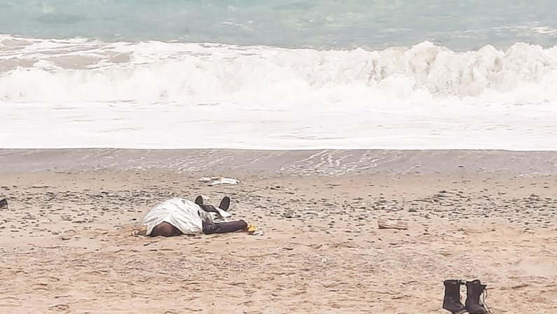 La tragedia dei migranti morti nel Reggino e il salvataggio in mare - VIDEO