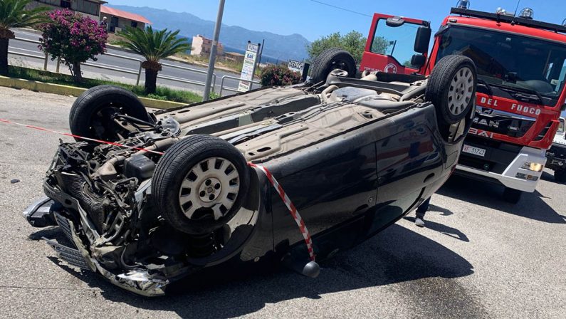 Tragedia a Reggio Calabria: auto si ribalta a Bocale, muore una donna