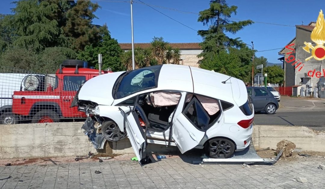 Una delle due auto coinvolte nell'incidente