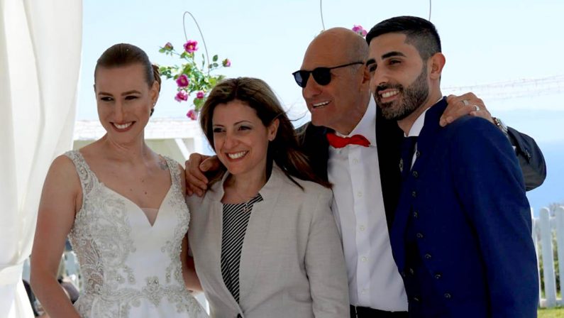 La figlia del comico Masciarelli sposa un vibonese a Ricadi