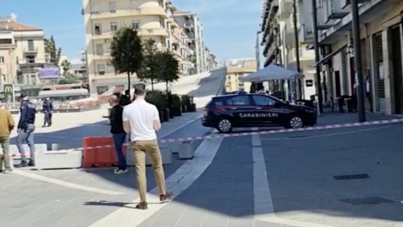 Cosenza, artificieri a piazza Bilotti per un bagaglio abbandonato