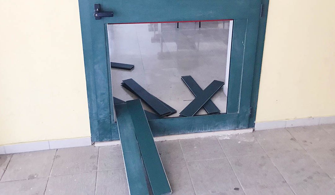 La porta distrutta della chiesa di Scanzano Jonico