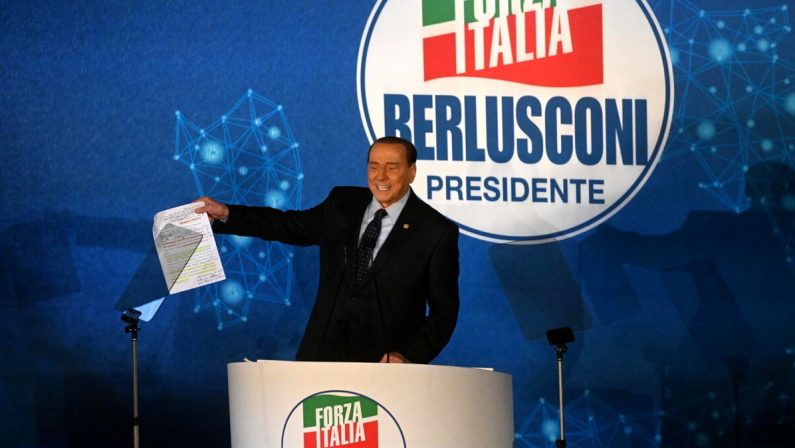 Berlusconi riporta il centrodestra sulla via dell'Ovest