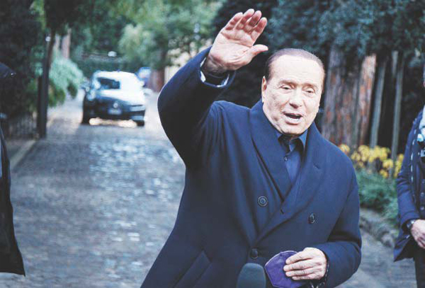 Berlusconi riparte da Napoli
