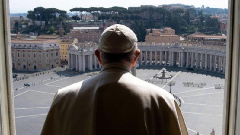 Lo storico segretario di monsignor Bertolone dimesso dallo stato clericale