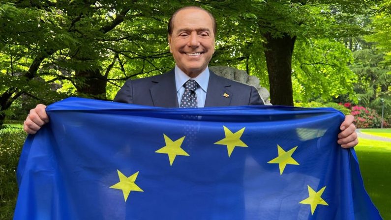 Quella foto rivelatrice di un Berlusconi triste
