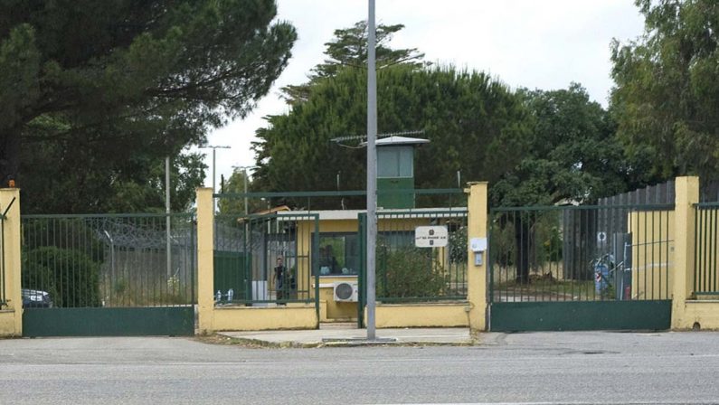 Crotone, presunta violenza sessuale su una bambina al Cara, arrestato 38enne