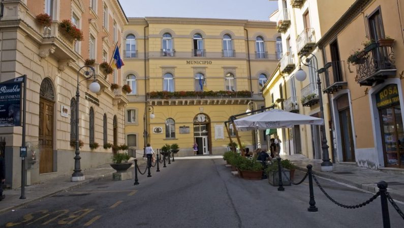 Potenza, più tasse e meno servizi