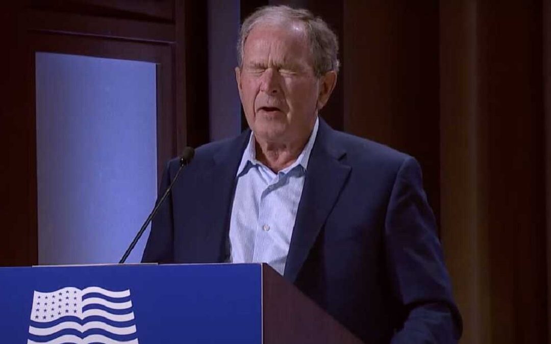 L'ex presidente americano George W. Bush durante il suo intervento a Dallas