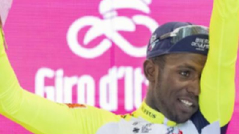 Vincere e ritirarsi, Girmay abbandona il Giro d'Italia