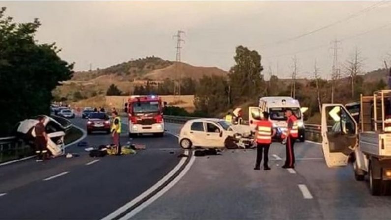 Sangue sulla Basentana: muore una giovane in uno scontro fra due auto