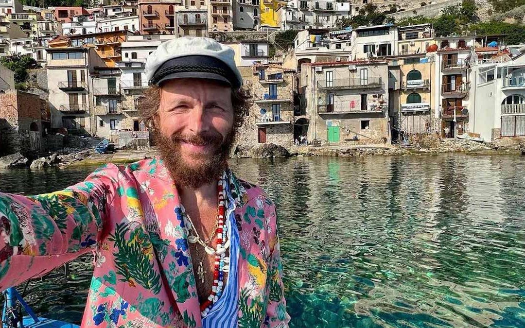 Il “tuffo” di Jovanotti nell’energia vitale della Calabria