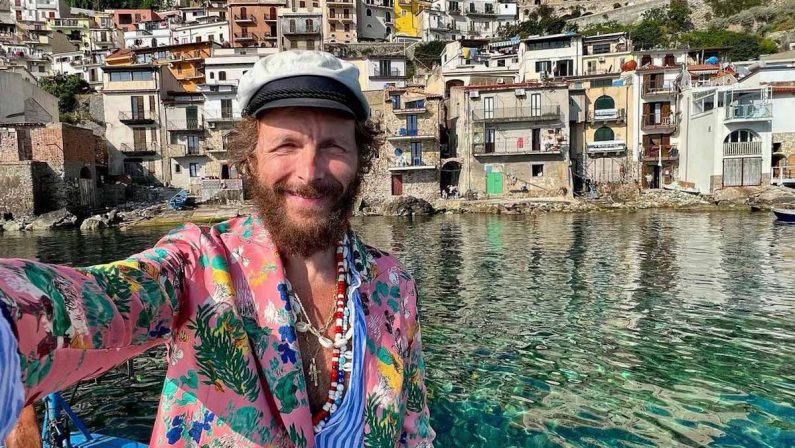 Il "tuffo" di Jovanotti nell'energia vitale della Calabria